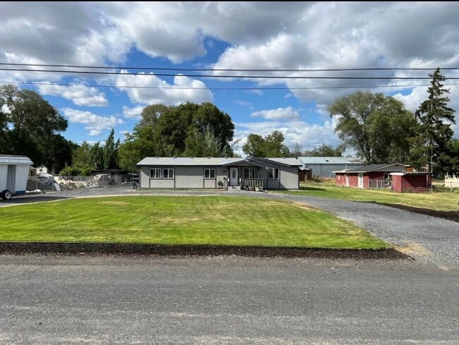 7690 Pettigrew Rd NE in Moses Lake, WA - Building Photo - Building Photo