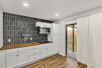 2300 Twelve Oaks Dr in Orange Park, FL - Foto de edificio - Building Photo