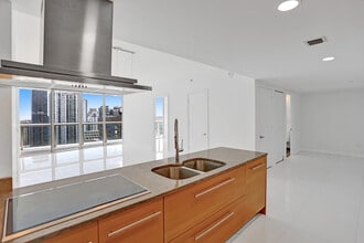 495 Brickell, Unit 4405 in Miami, FL - Building Photo - Building Photo