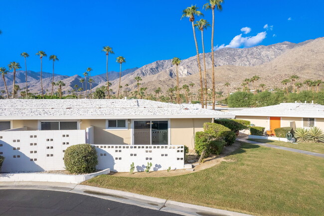 2240 S Calle Palo Fierro in Palm Springs, CA - Building Photo - Building Photo