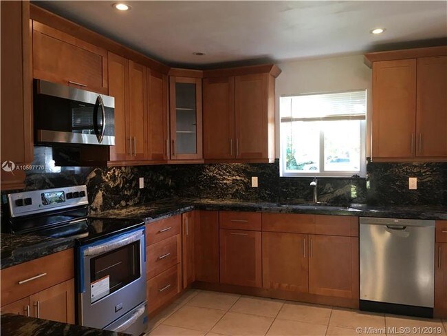 7265 SW 167th St in Palmetto Bay, FL - Building Photo - Building Photo