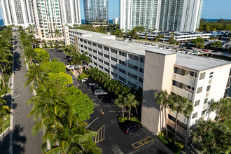 Kings Point Imperial Condo in Sunny Isles Beach, FL - Building Photo - Building Photo