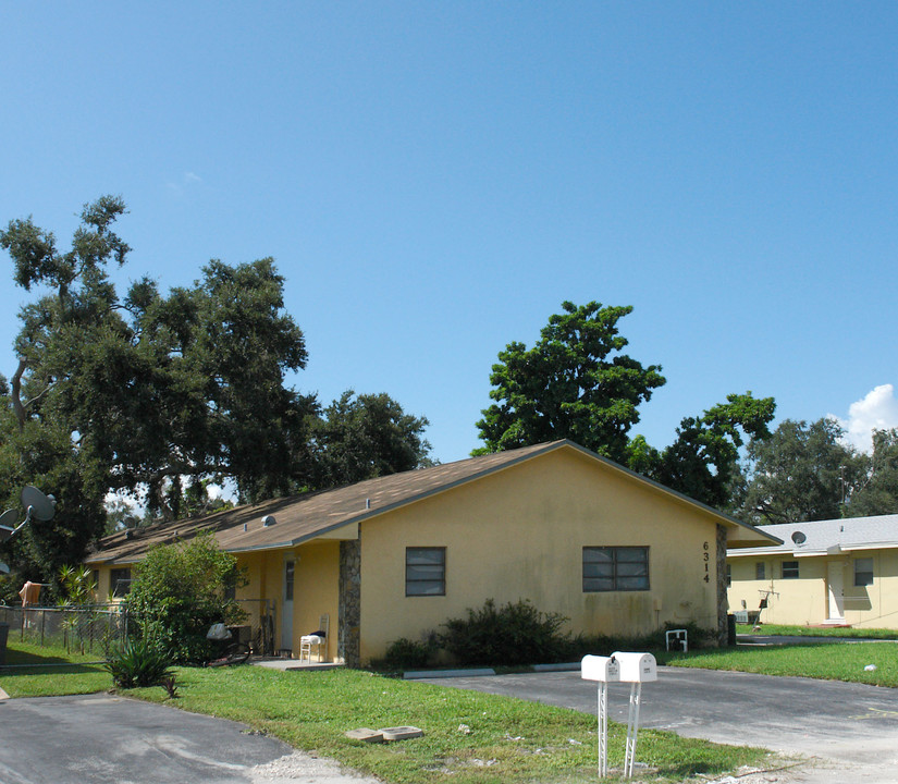 6314 SW 25th St in Miramar, FL - Foto de edificio