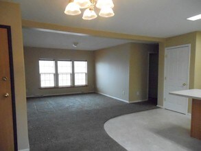 925 S Newcomb Ave. in Sioux Falls, SD - Building Photo - Building Photo