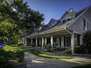 Yorktown Apartments in Madison, WI - Building Photo - Building Photo