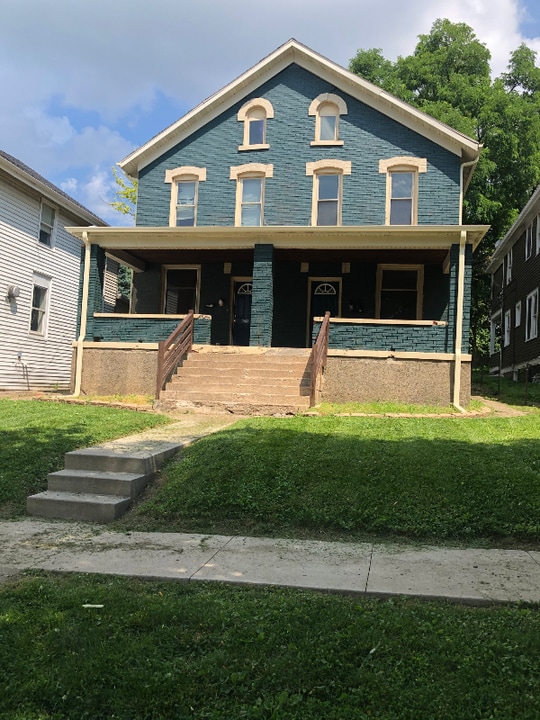 675 Jefferson St in Dubuque, IA - Foto de edificio
