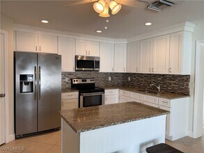 6677 Fiesta Way in Ft. Myers, FL - Building Photo - Building Photo