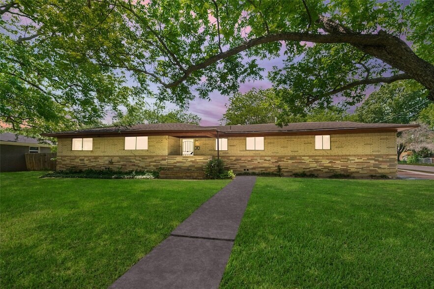 4317 Steven St in North Richland Hills, TX - Foto de edificio