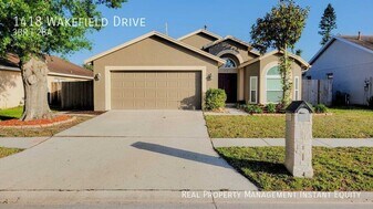 1418 Wakefield Dr in Brandon, FL - Building Photo