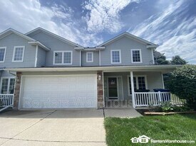 2100 Meadow Chase Ln in Des Moines, IA - Building Photo