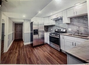 8946 S Exchange Ave, Unit Garden Unit in Chicago, IL - Building Photo - Building Photo