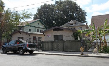 156 E 35th St in Los Angeles, CA - Building Photo - Building Photo