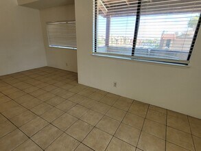 1928 Lirio Way, Unit C in Las Vegas, NV - Building Photo - Building Photo