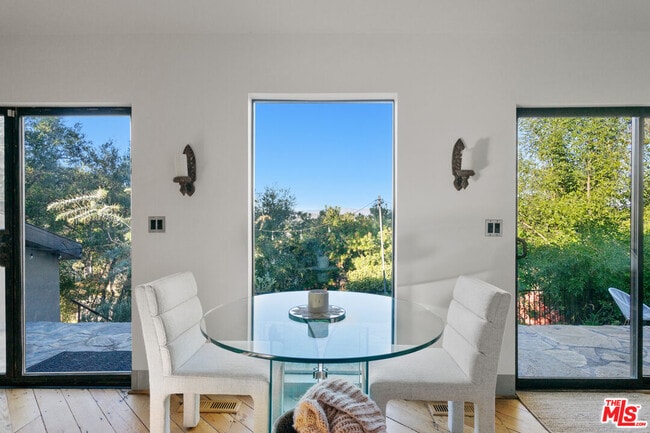 20784 Medley Ln in Topanga, CA - Building Photo - Building Photo