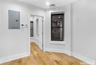 221 E 10th St in New York, NY - Building Photo - Building Photo