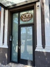 5001 Melrose Ave in Los Angeles, CA - Foto de edificio - Building Photo