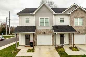 Parkview Townhomes Apartments in Springfield, TN - Building Photo - Building Photo