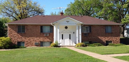 Bayport Colonial Apartments in Bayport, MN - Building Photo - Building Photo