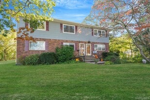 38 Nassau St in Islip Terrace, NY - Building Photo