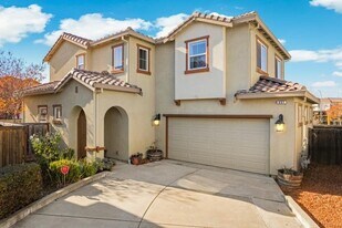 607 Embassy Cir in Vacaville, CA - Building Photo