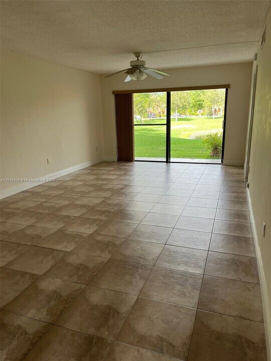 10255 NW 9th St Cir, Unit 105-7 in Doral, FL - Building Photo