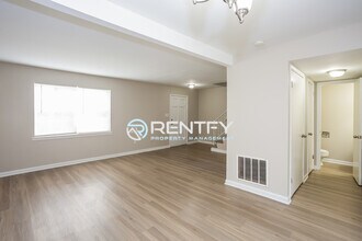 11045 Hunter Trail Ln in Charlotte, NC - Building Photo - Building Photo