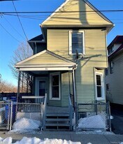 70 Linden Ave in Middletown, NY - Building Photo