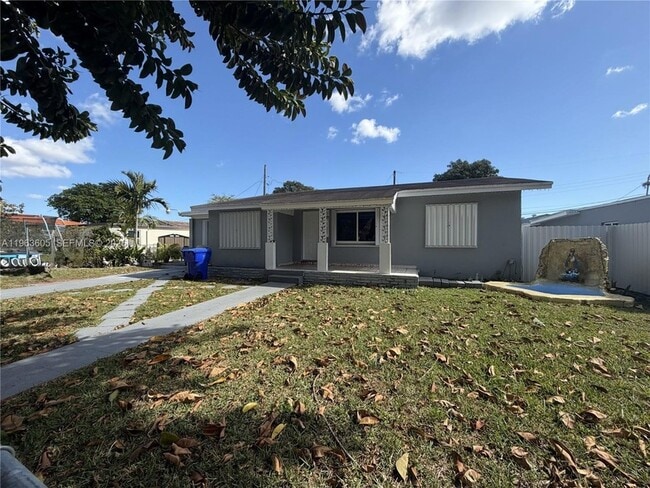 121 Flagami Blvd in Miami, FL - Foto de edificio - Building Photo