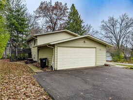 8616 Hickory Ave in Crystal Lake, IL - Building Photo