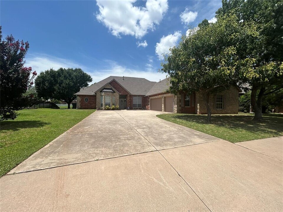 16521 Fenwick Blvd in Edmond, OK - Building Photo