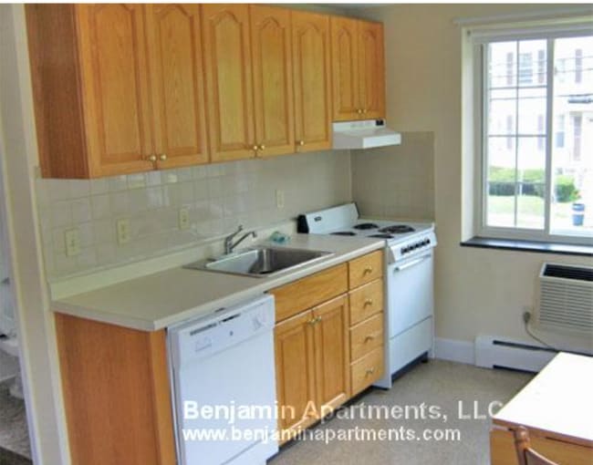 15 Brattle Pl, Unit 6 in Arlington, MA - Foto de edificio - Building Photo