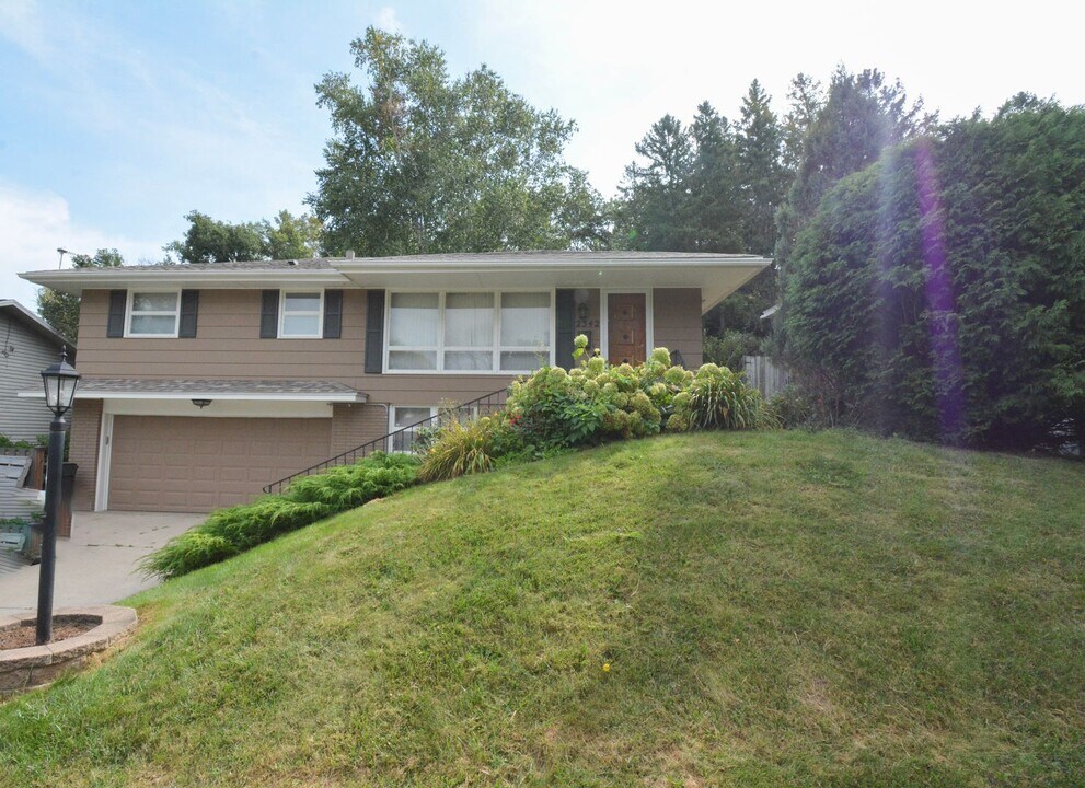 2342 11th Ave NW in Rochester, MN - Building Photo