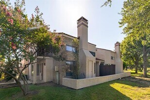 563 Ranch Trail in Irving, TX - Building Photo