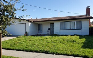 1486 Oceanaire Dr in San Luis Obispo, CA - Building Photo