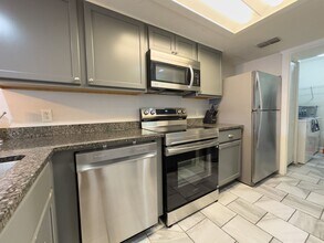 1680 SW 16th St in Gainesville, FL - Building Photo - Building Photo