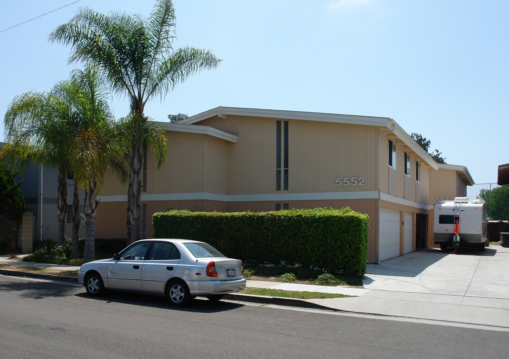 5552-5554 Fernhill Cir in Huntington Beach, CA - Foto de edificio