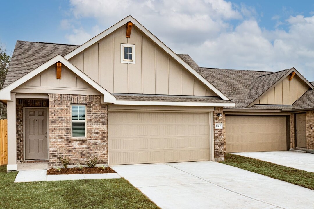 Edgewater at the Lagoon in Humble, TX - Foto de edificio