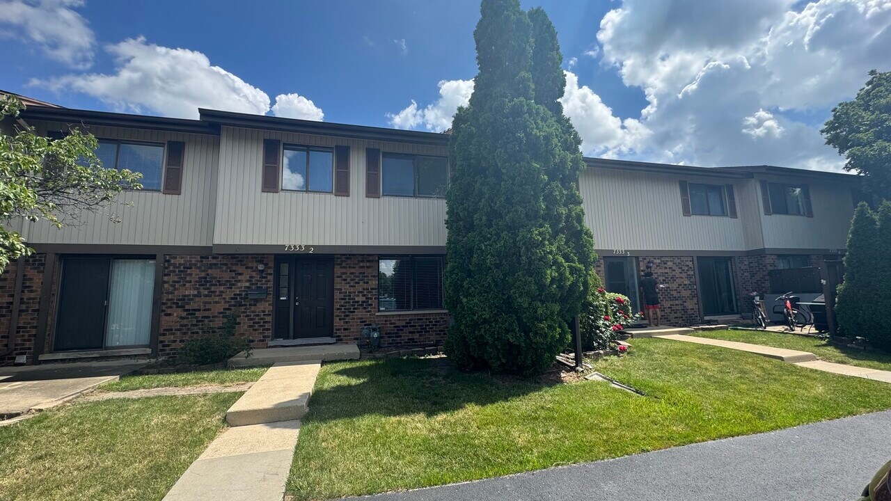7333 Winthrop Way in Downers Grove, IL - Building Photo