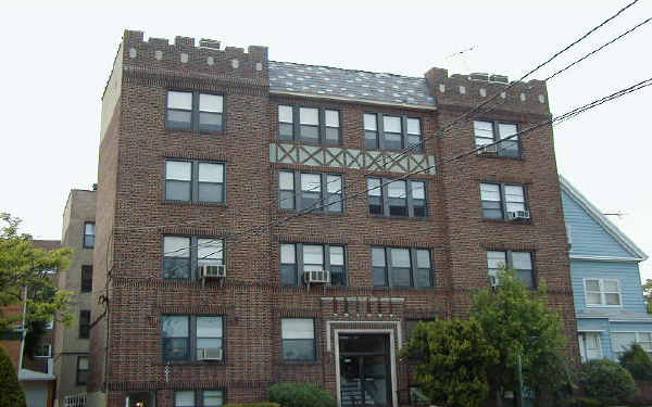 713-715 Avenue C in Bayonne, NJ - Foto de edificio - Building Photo