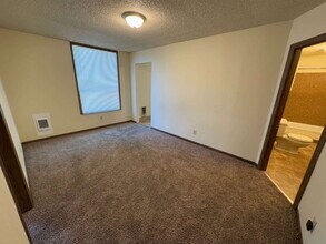 2456 NW Vaughn St in Portland, OR - Building Photo - Building Photo