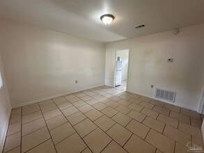 120 Holmes Dr in Pensacola, FL - Building Photo - Building Photo