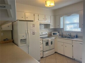 104 Courtyard Villas Ln in St. Simons Island, GA - Building Photo - Building Photo