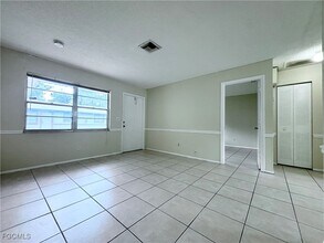 4265 Desoto Ave in Ft. Myers, FL - Building Photo - Building Photo