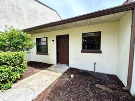 1244 N Haverhill Rd in Haverhill, FL - Building Photo