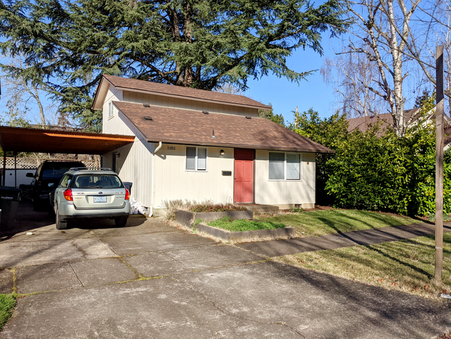 2182 Kincaid St in Eugene, OR - Building Photo - Building Photo