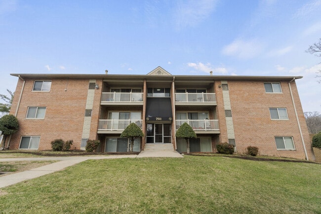 Chesapeake Landing in Landover Hills, MD - Foto de edificio - Building Photo