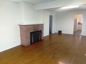 1529 North Ave-Unit -2 in Waukegan, IL - Foto de edificio - Building Photo