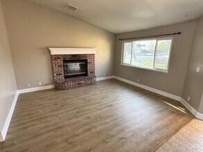 316 E Upjohn Ave in Ridgecrest, CA - Building Photo - Building Photo