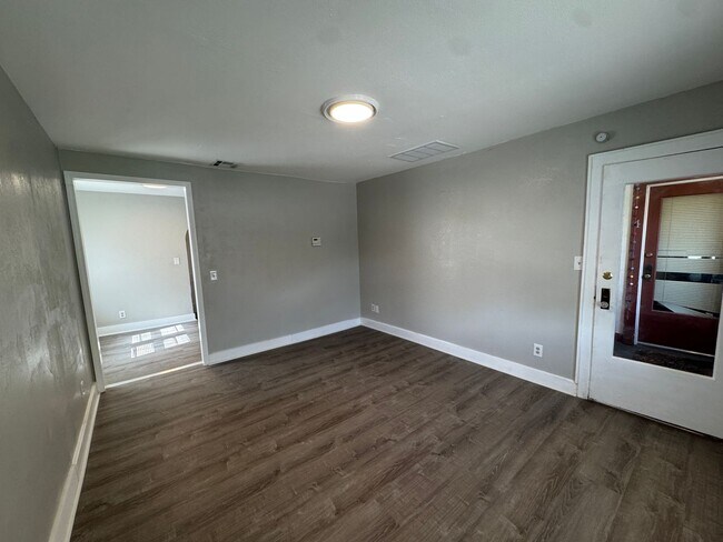 421 NW 26th St in Oklahoma City, OK - Foto de edificio - Building Photo