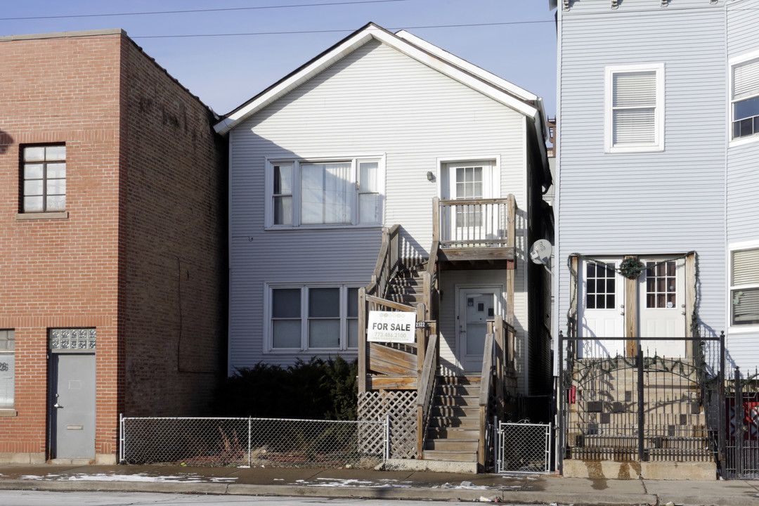 2322 W Grand Ave in Chicago, IL - Building Photo